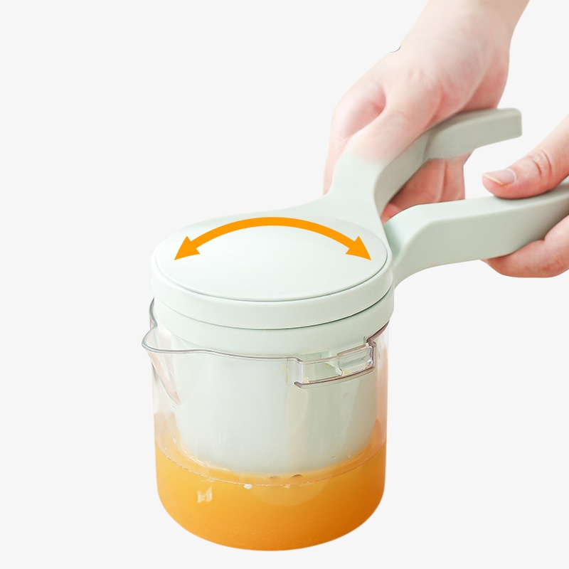 마늘을 다져 착즙하는 수동 압출기