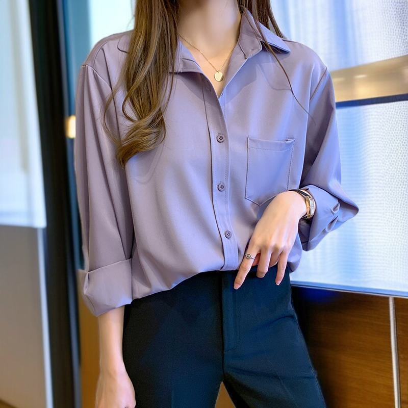 フェミニンなタロパープルレディースシャツ後ろ姿