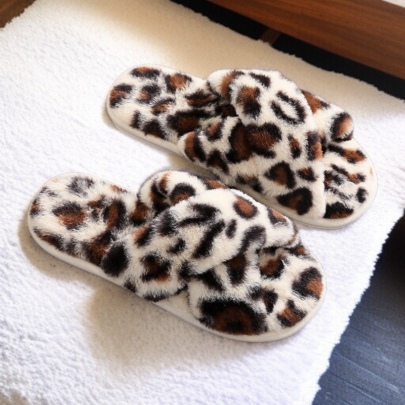 毛付きで保温性抜群のスリッパ