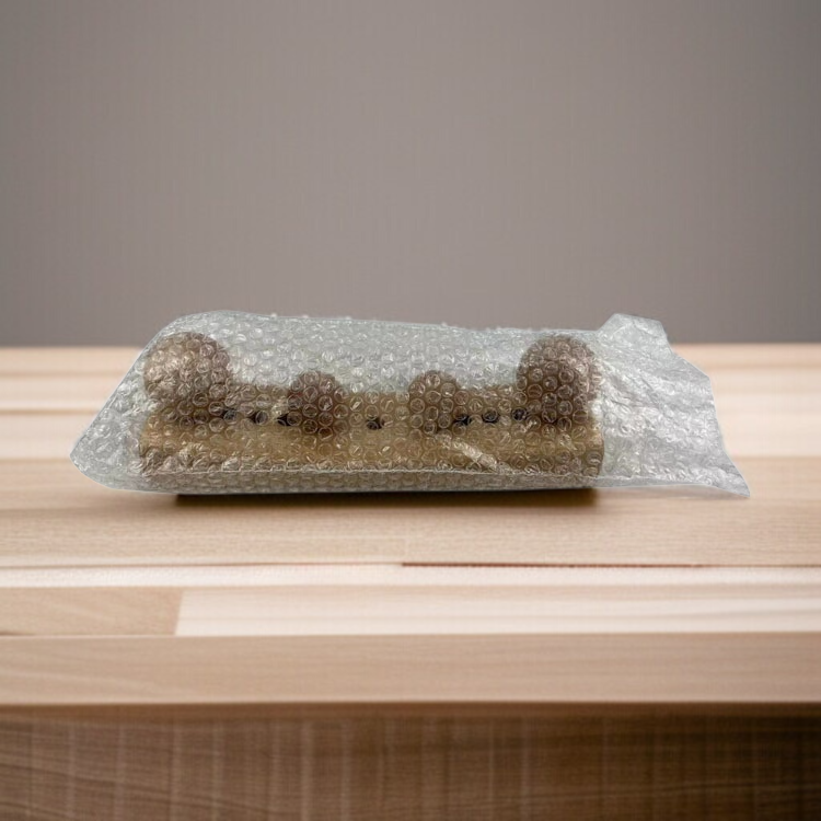 허리 통증 완화 마사지 베개 사용 모습