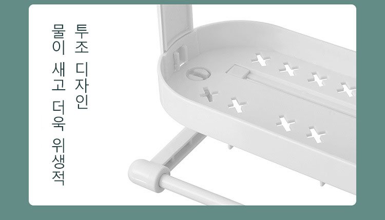 깔끔하게 정돈된 인테리어용 수납 선반