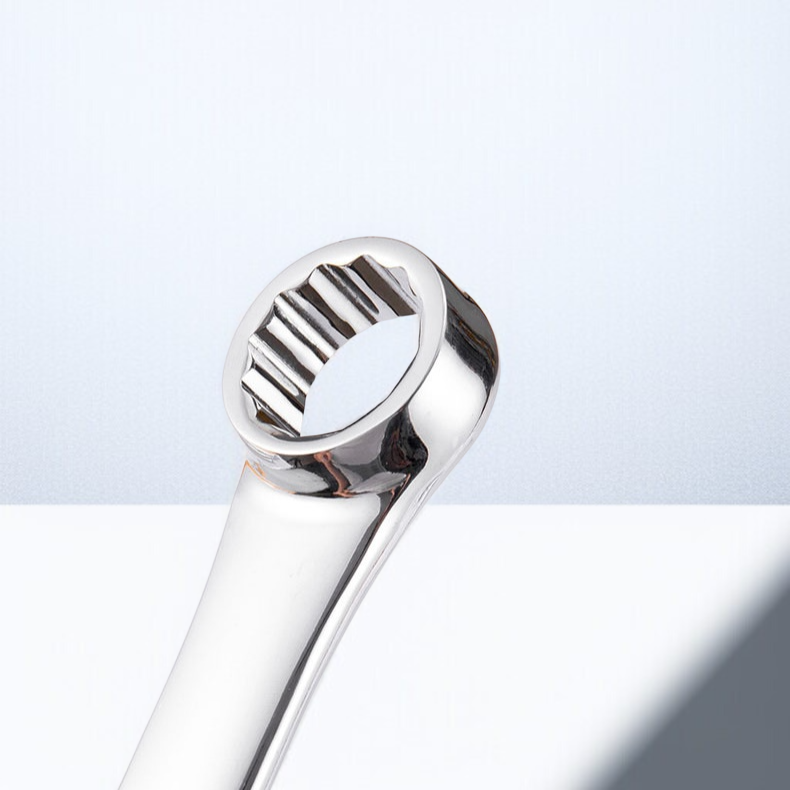 위치추적 기능이 탑재된 공화렌치 근접 촬영