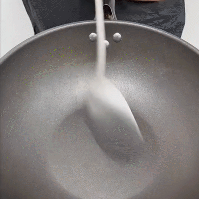 コーティングなしの鉄製フライパン