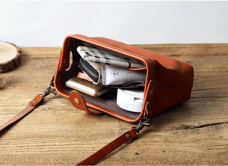 軽量素材を使用したレディースミニショルダーバッグ