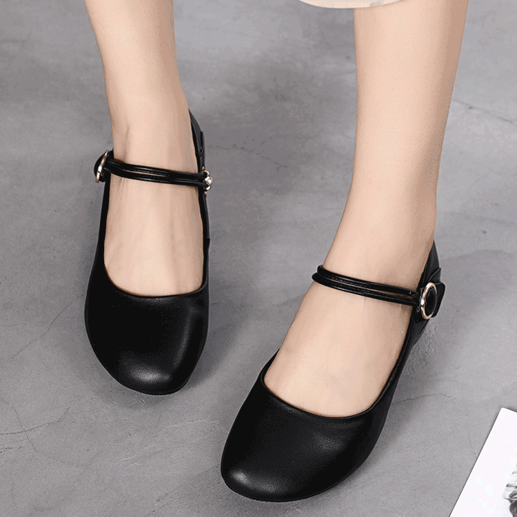 ストラップ・パンプス